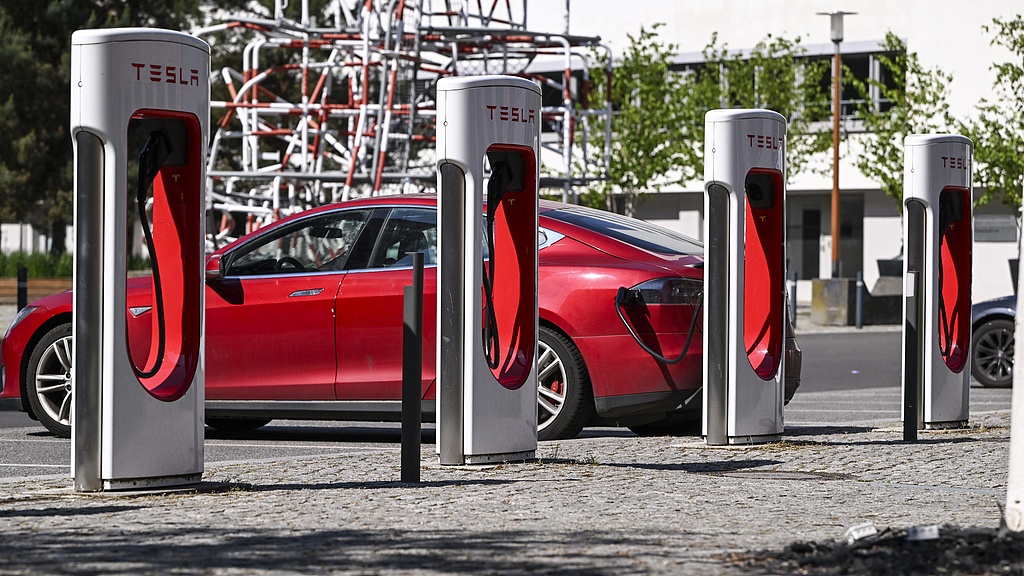 马斯克称愿意授权FSD系统给其他车企